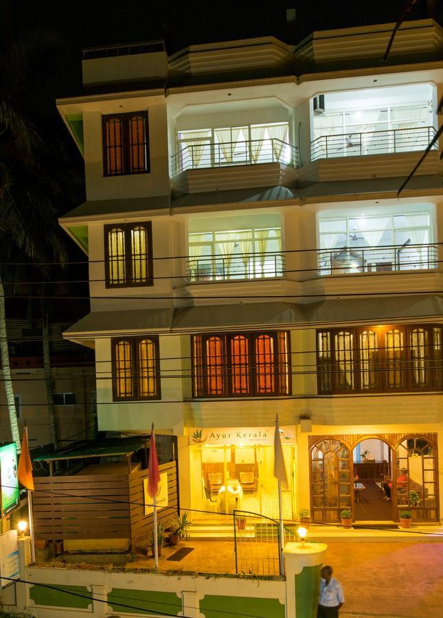 Surya Beach Resort โกวาลัม ภายนอก รูปภาพ